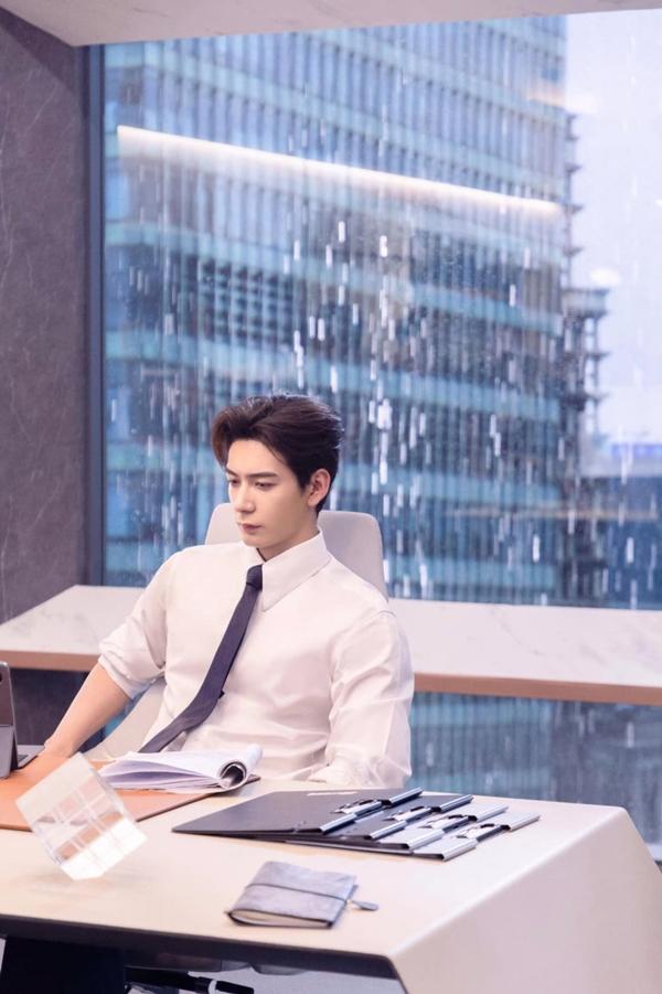 Trần Tinh Húc khoe cơ bụng 6 múi, hoàn hảo ra sao mà netizen nhận xét đẹp như tượng tạc?-6