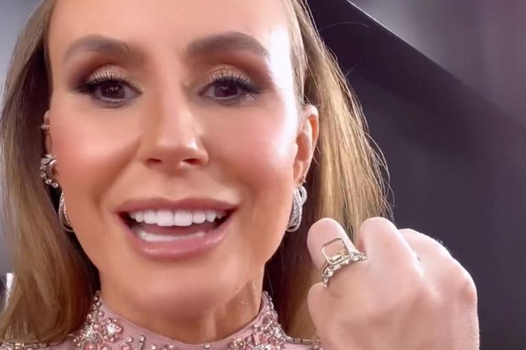 Sự cố không ngờ: MC nổi tiếng mất kim cương trên thảm đỏ Quả cầu vàng-1