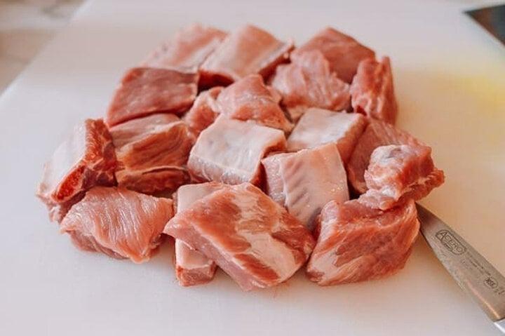 Khi mua sườn nên chọn nhiều thịt hay ít thịt?-1