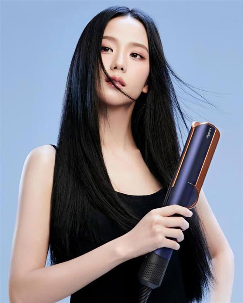 Jisoo (BlackPink): Gương mặt độc bản được các thương hiệu cao cấp săn đón-3