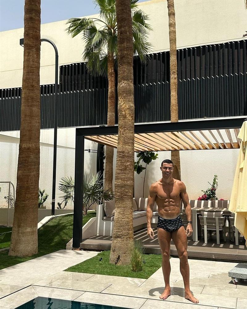 Messi vừa hé lộ biệt thự triệu đô, Ronaldo liền tậu siêu dinh thự-2