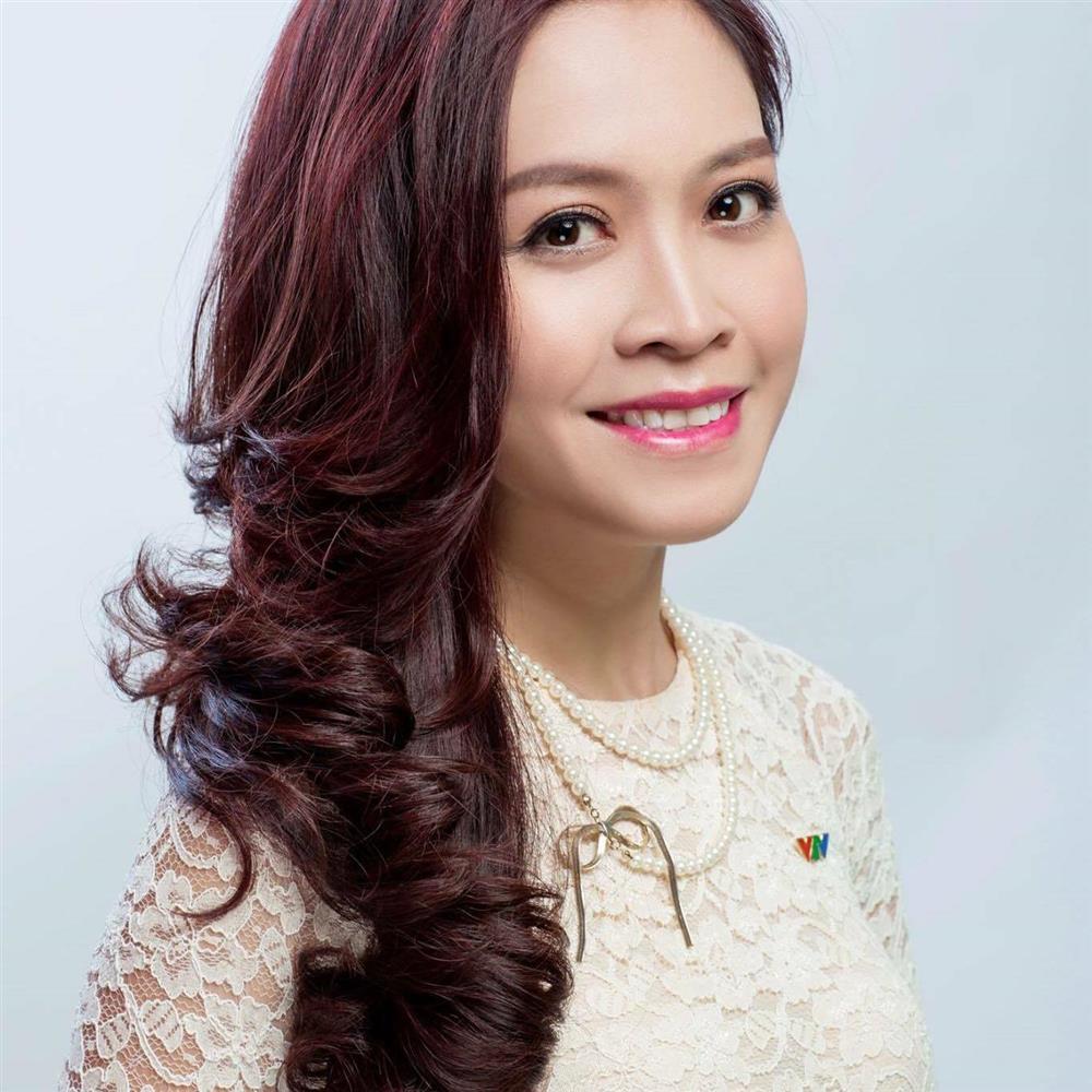 BTV Hoàng Trang khoe không gian sống, chưa tới Tết nhà đã rực rỡ toàn hoa-1