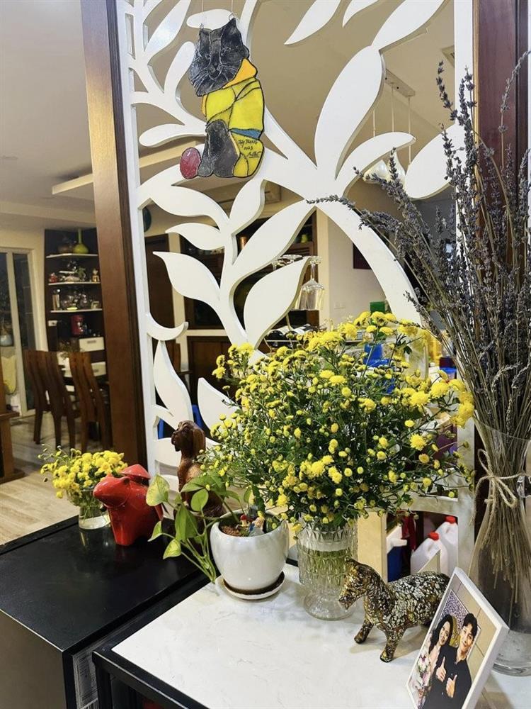 BTV Hoàng Trang khoe không gian sống, chưa tới Tết nhà đã rực rỡ toàn hoa-6