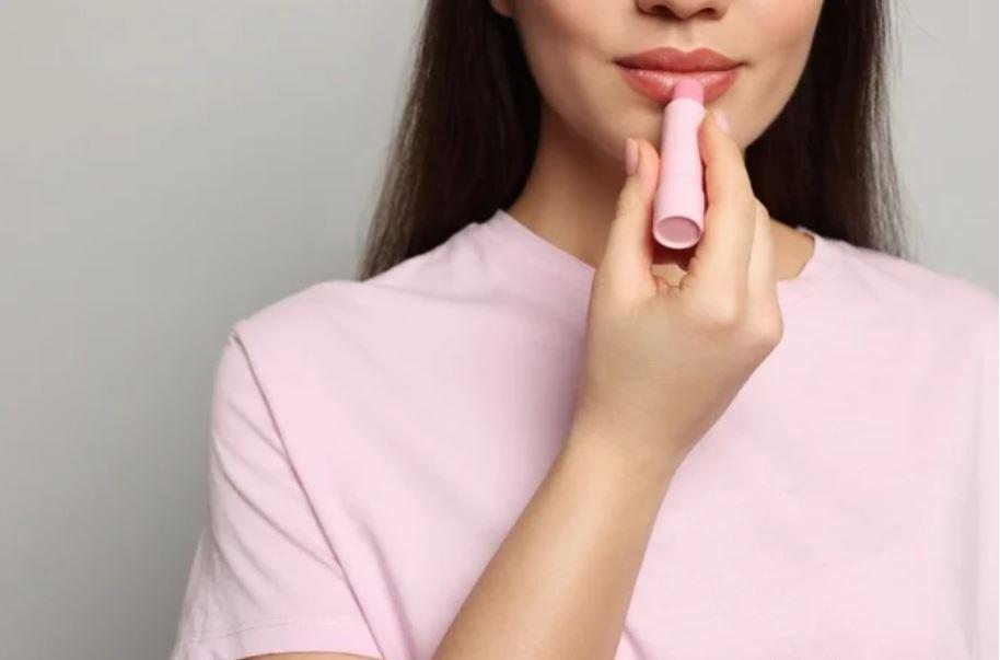 5 sai lầm khiến môi khô, nứt nẻ ngày đông-2