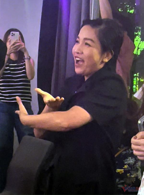 Mỹ Linh nhảy cực sung ủng hộ con gái Mỹ Anh-4