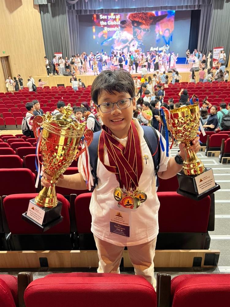 Cậu bé lớp 5 thi lần đầu đạt IELTS 7.5, không học thêm ở trung tâm-4