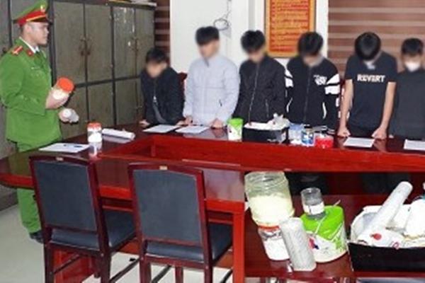 Khởi tố nam sinh 17 tuổi chế tạo hơn 200 quả pháo-2