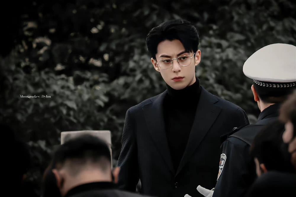 Visual tổng tài trong Dĩ Ái Vi Doanh của Vương Hạc Đệ bất ngờ bị sao nam này lấn lướt-2