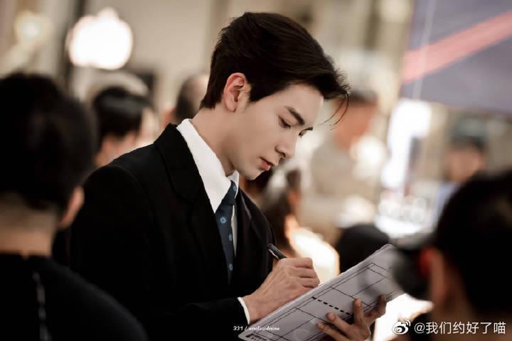 Visual tổng tài trong Dĩ Ái Vi Doanh của Vương Hạc Đệ bất ngờ bị sao nam này lấn lướt-4