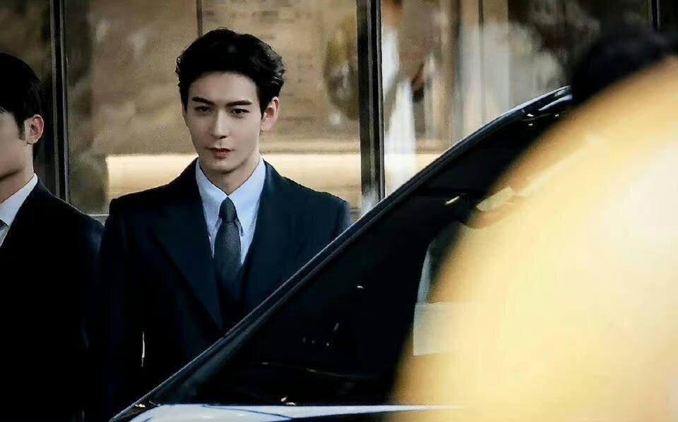 Visual tổng tài trong Dĩ Ái Vi Doanh của Vương Hạc Đệ bất ngờ bị sao nam này lấn lướt-6