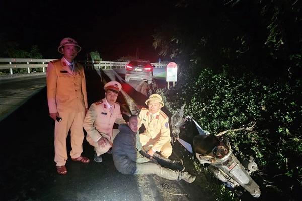 Cụ bà 72 tuổi bị khởi tố vì tàng trữ ma túy-2