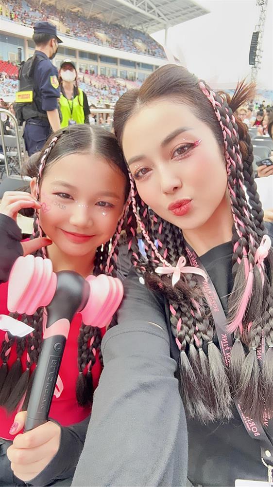 Con gái Jennifer Phạm xinh thế nào mà fan khen giống mẹ?-4