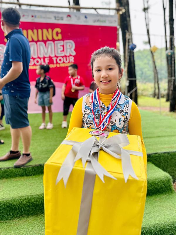 Con gái Jennifer Phạm xinh thế nào mà fan khen giống mẹ?-7