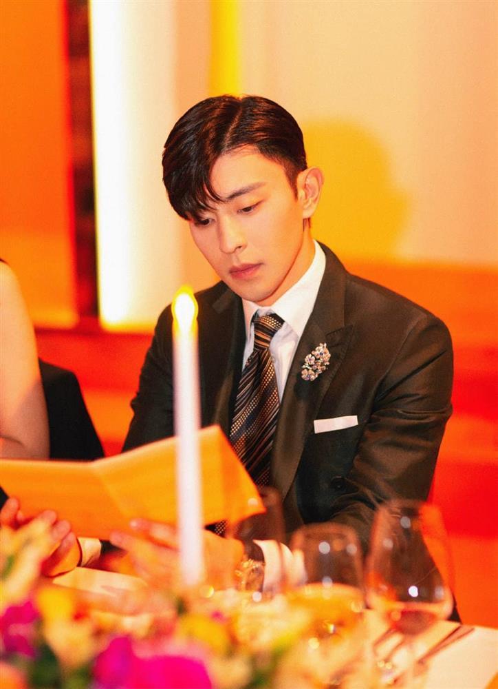 Đặng Luân khiến dân tình bùng nổ khi lộ ảnh ngọt ngào bên bạn gái, bị phong sát nhưng vẫn rất HOT-1