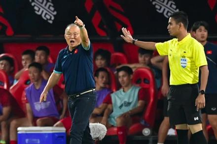 Chủ tịch Liên đoàn bóng đá Malaysia nói thẳng lý do từ chối HLV Park