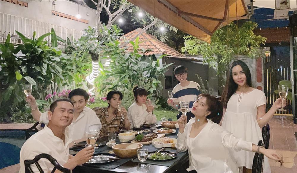 Giữa thông tin ly hôn, Hồ Hoài Anh và Lưu Hương Giang từng sống hạnh phúc trong căn nhà như thế nào?-12