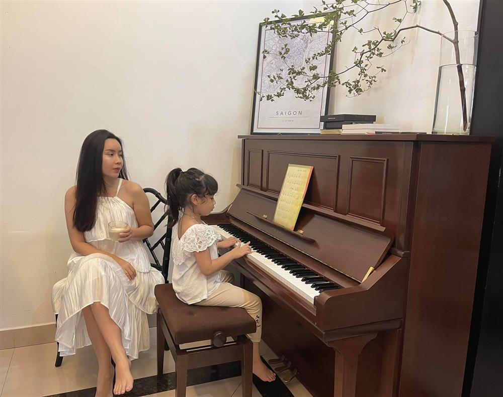 Giữa thông tin ly hôn, Hồ Hoài Anh và Lưu Hương Giang từng sống hạnh phúc trong căn nhà như thế nào?-3