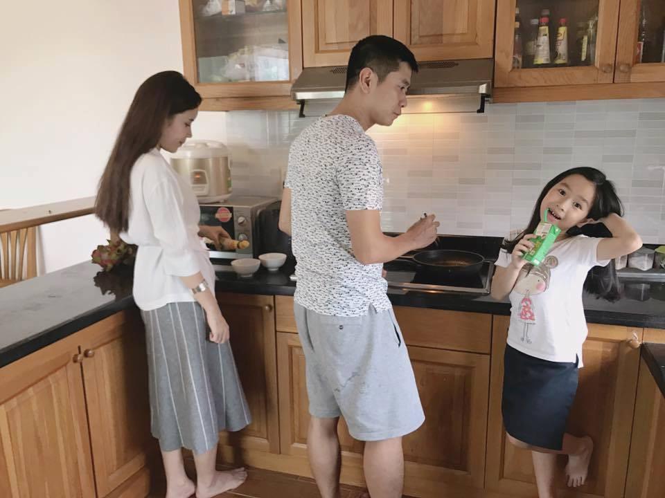 Giữa thông tin ly hôn, Hồ Hoài Anh và Lưu Hương Giang từng sống hạnh phúc trong căn nhà như thế nào?-15