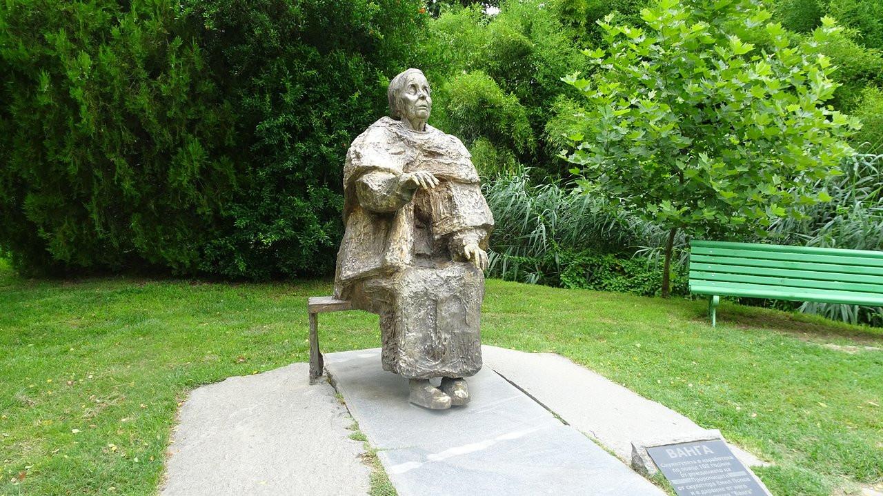 Những dự đoán chính xác tới sởn gai ốc của nhà tiên tri mù Vanga-2