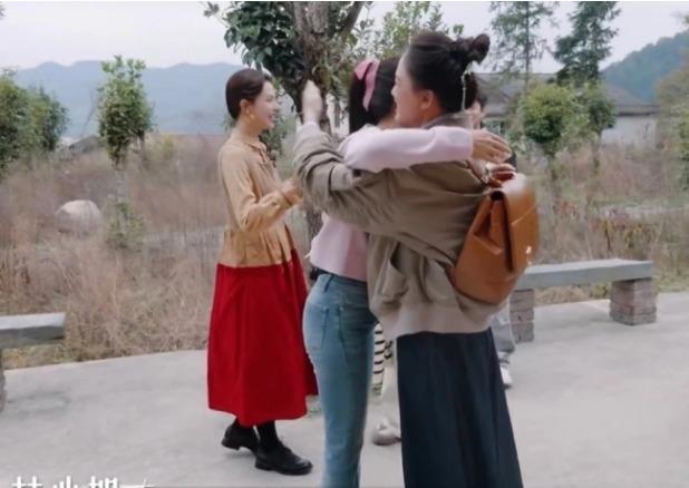 Nghi vấn Lâm Tâm Như và tình cũ Hoắc Kiến Hoa Trần Kiều Ân bằng mặt không bằng lòng-2