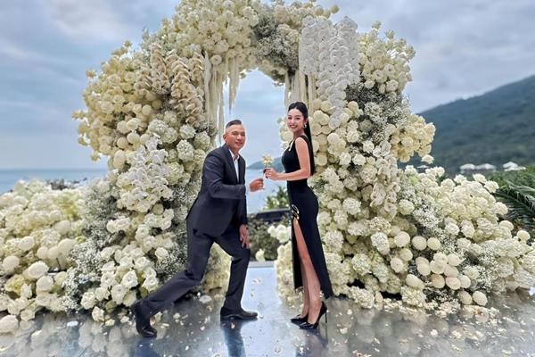 Jennifer Phạm lãng mạn bên chồng ở Mỹ, con trai Bảo Nam bất ngờ để tóc dài-6