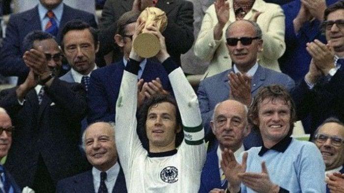 Beckenbauer qua đời: Nhìn lại sự nghiệp vĩ đại của Hoàng đế bóng đá-1