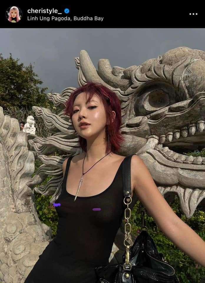 Stylist Hàn Quốc mặc xuyên thấu đến nơi tôn nghiêm, gây tranh cãi phải xóa bài đăng-1