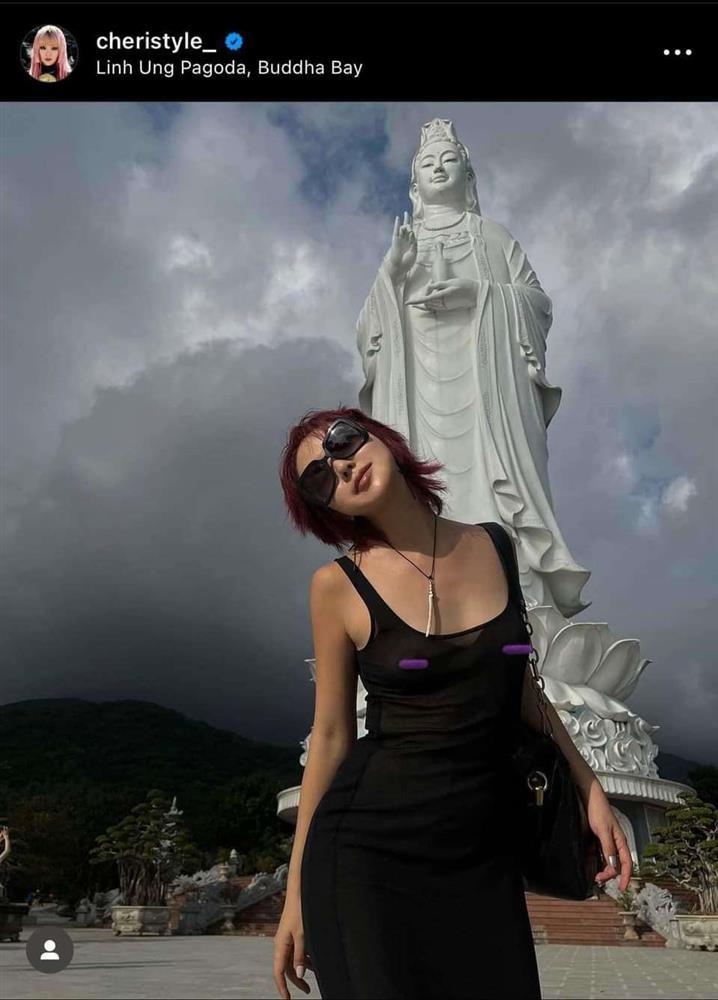 Stylist Hàn Quốc mặc xuyên thấu đến nơi tôn nghiêm, gây tranh cãi phải xóa bài đăng-3