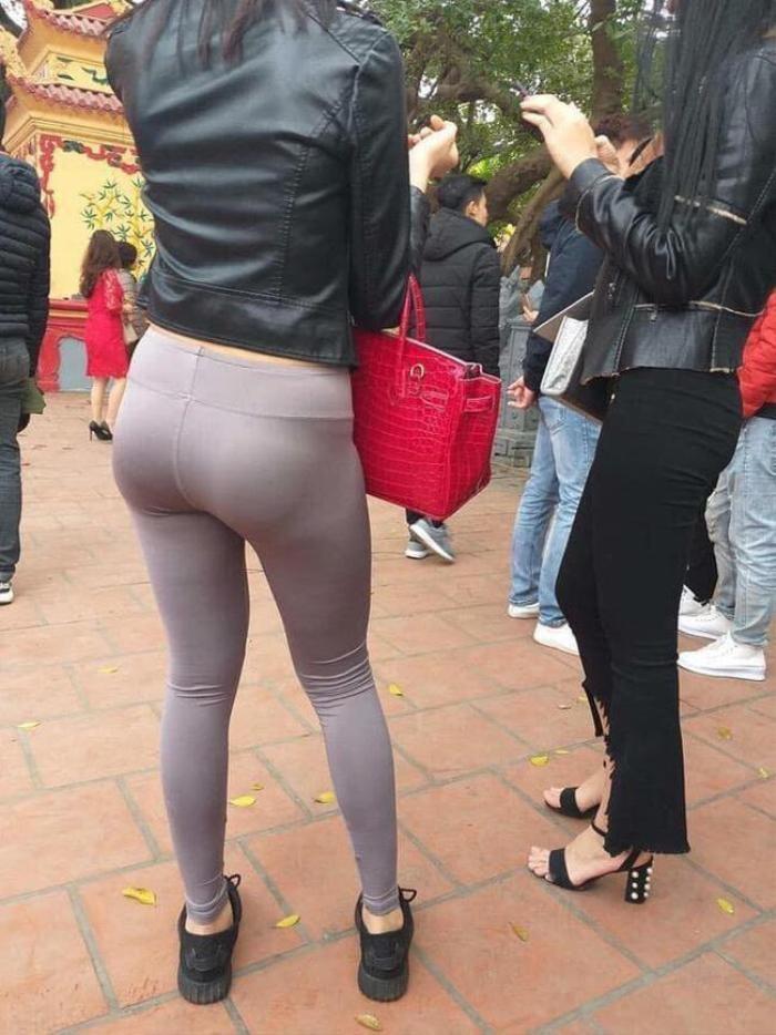 Stylist Hàn Quốc mặc xuyên thấu đến nơi tôn nghiêm, gây tranh cãi phải xóa bài đăng-7