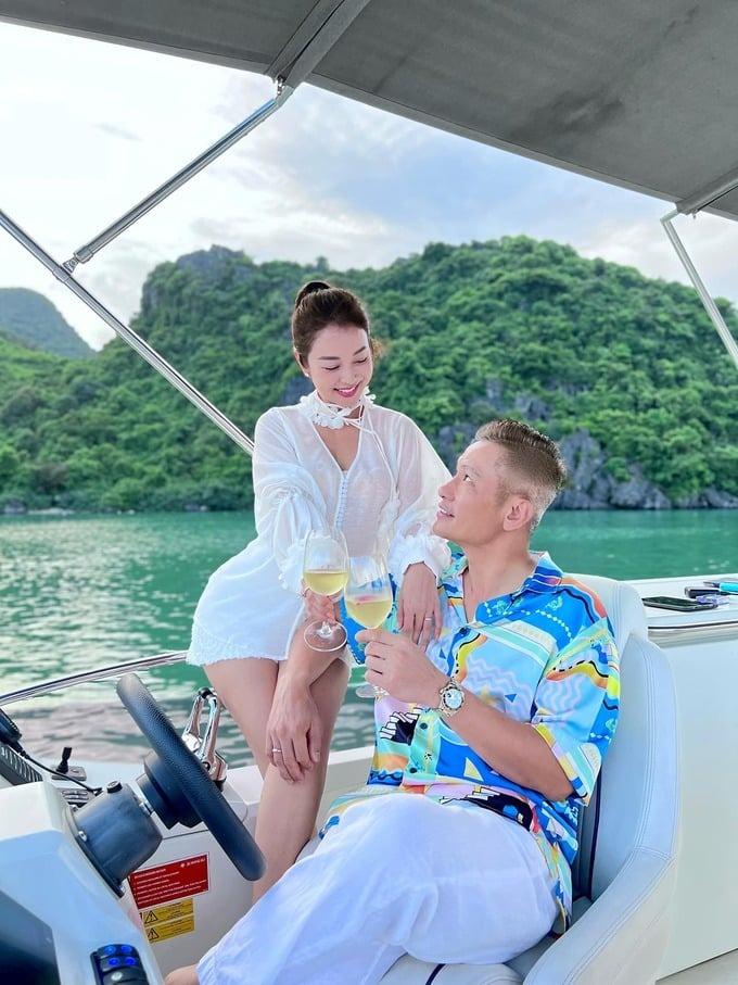 Những cặp nghệ sĩ 3-4 mặt con vẫn lãng mạn như thủa đôi mươi-1