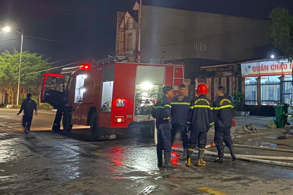 3 người tử vong trong phòng trọ bốc cháy-2