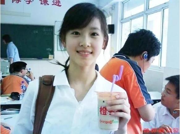 Hot girl trà sữa Chương Trạch Thiên tuổi 30: Vừa giàu vừa đẹp, sở hữu tài sản 205 ngàn tỷ đồng-2