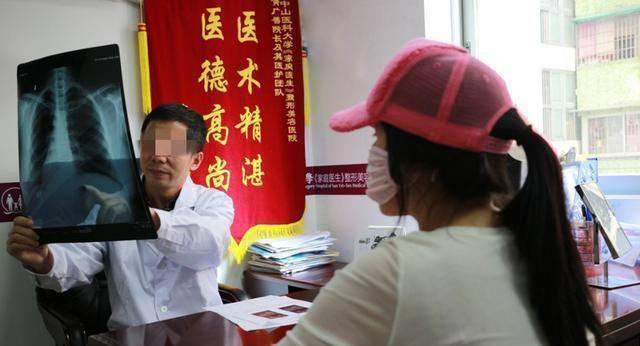 Cô gái chi gần 14 tỷ để trải qua 200 cuộc phẫu thuật thẩm mỹ-1