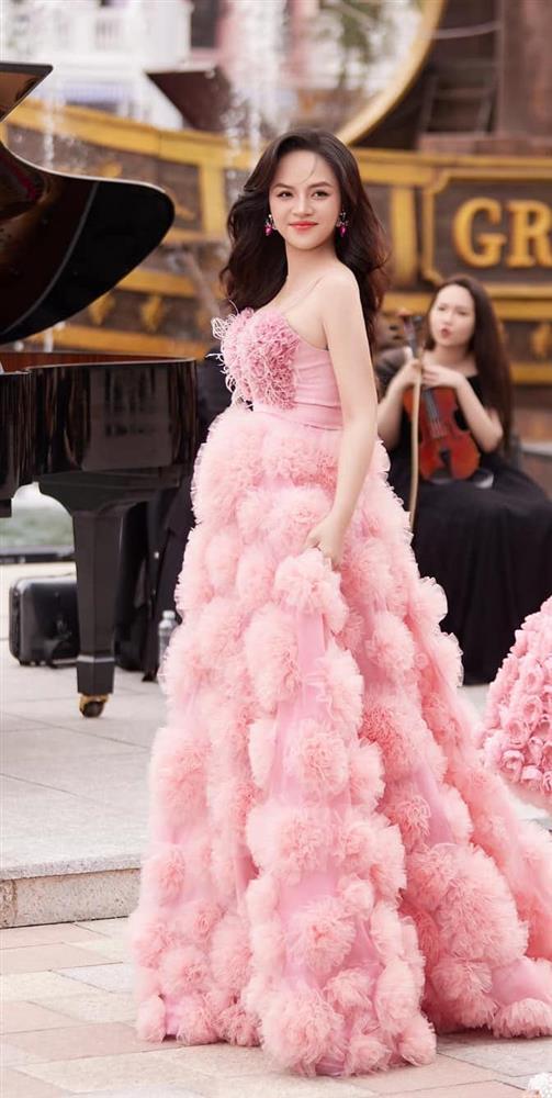 Thu Quỳnh diện váy bồng bềnh, fan tròn mắt không nhận ra sắc vóc mẹ bầu-2