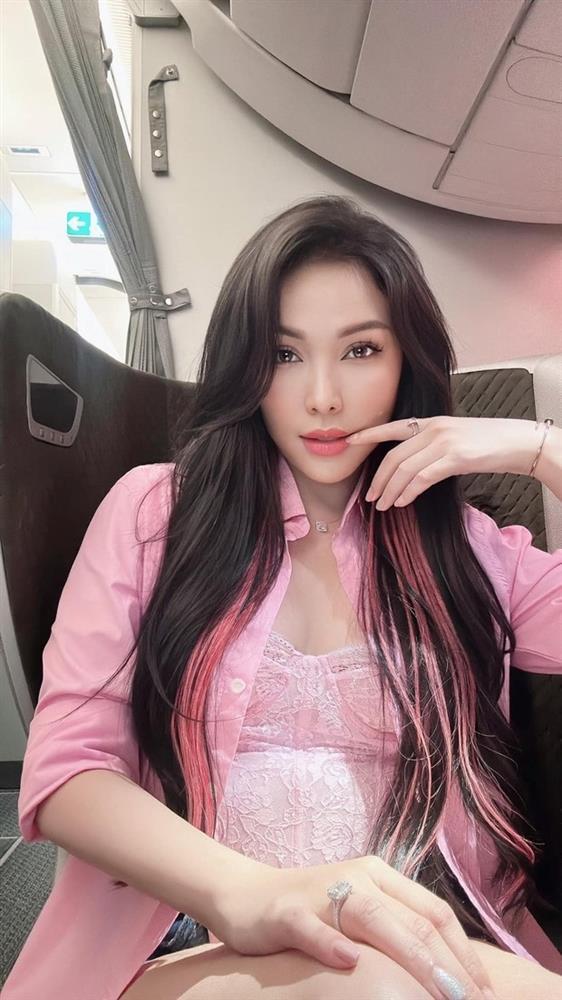 Động thái của Quỳnh Thư giữa ồn ào chồng cũ Diệp Lâm Anh hôn gái lạ trong bar-5