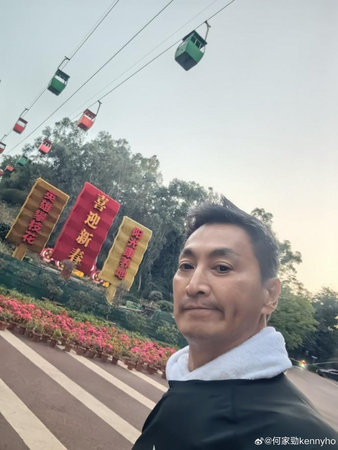 Triển Chiêu Hà Gia Kính khoe tóc đen dày, phủ nhận thông tin bị hói-3