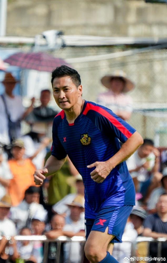 Triển Chiêu Hà Gia Kính khoe tóc đen dày, phủ nhận thông tin bị hói-5