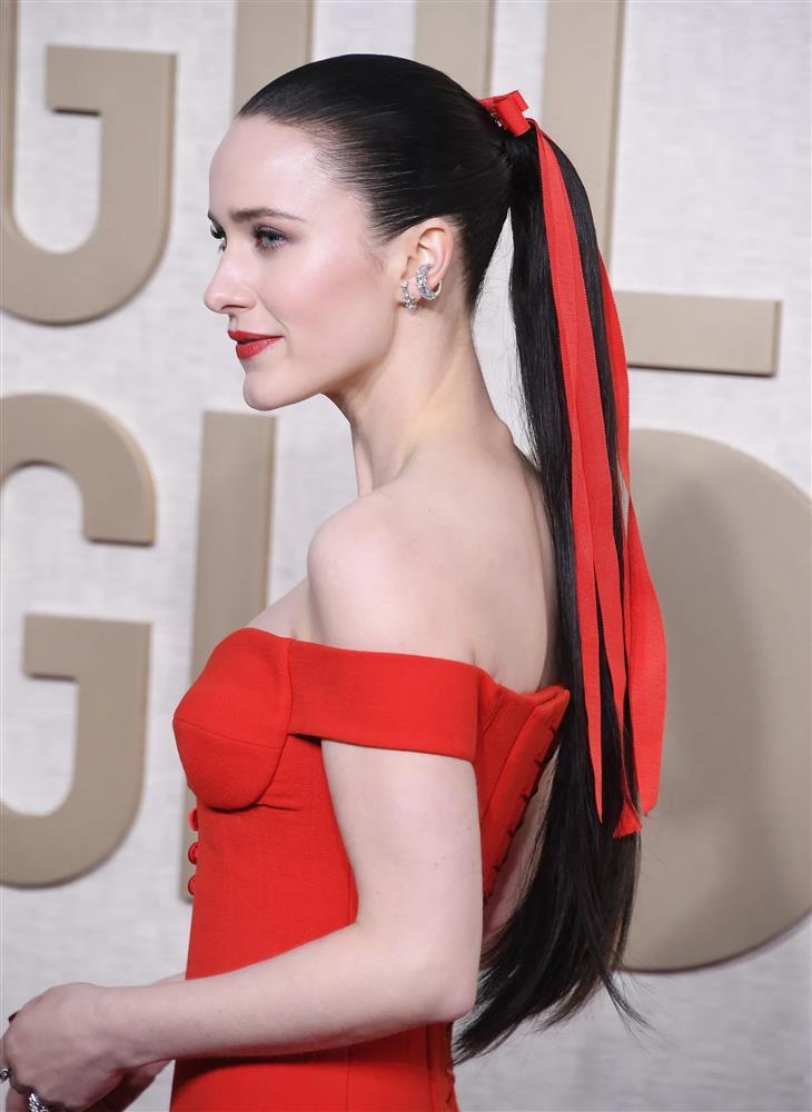 Dàn sao đeo trang sức kim cương, đá quý đắt cỡ nào tại Quả Cầu Vàng 2024?-11