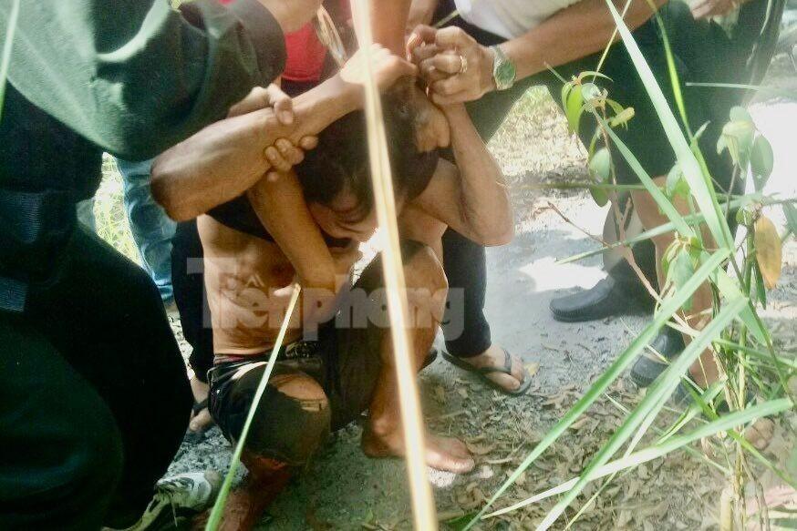 Khoảnh khắc nghi can giết người ở TPHCM bị khống chế-3