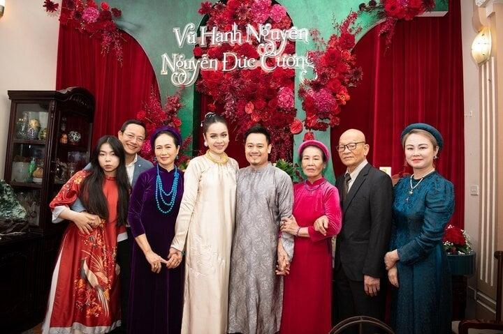 Vũ Hạnh Nguyên nhận quà khủng trong ngày ăn hỏi với nhạc sĩ Nguyễn Đức Cường-1