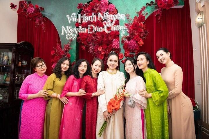 Vũ Hạnh Nguyên nhận quà khủng trong ngày ăn hỏi với nhạc sĩ Nguyễn Đức Cường-3