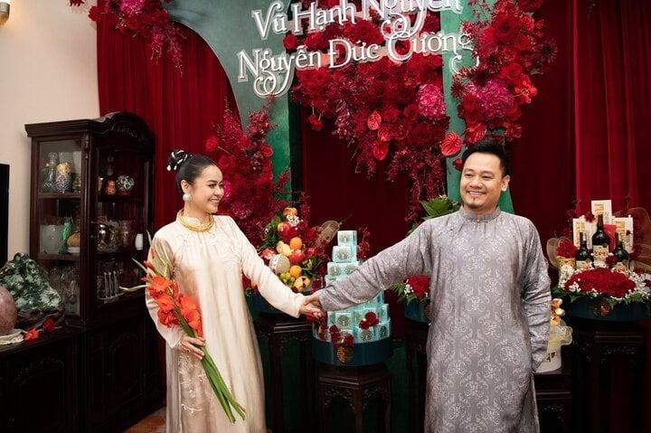 Vũ Hạnh Nguyên nhận quà khủng trong ngày ăn hỏi với nhạc sĩ Nguyễn Đức Cường-7