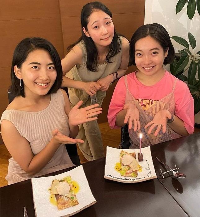 Tài tử Death Note sống trong rừng cùng ba cô gái sau khi phản bội vợ-2