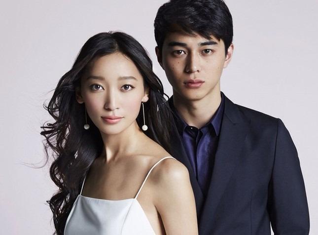 Tài tử Death Note sống trong rừng cùng ba cô gái sau khi phản bội vợ-3