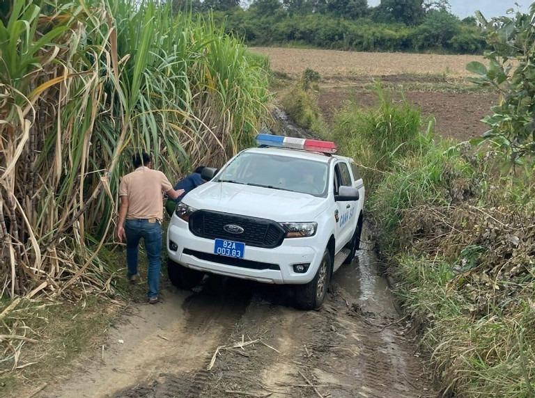 Tìm thấy người đàn ông và con gái 10 tuổi mất tích trong rừng ở Gia Lai-2