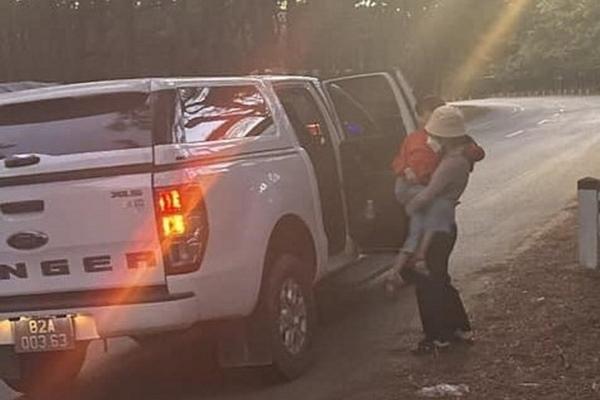 Tìm thấy bé gái mất tích khi đang bò trong rừng rậm ở Nghệ An-3