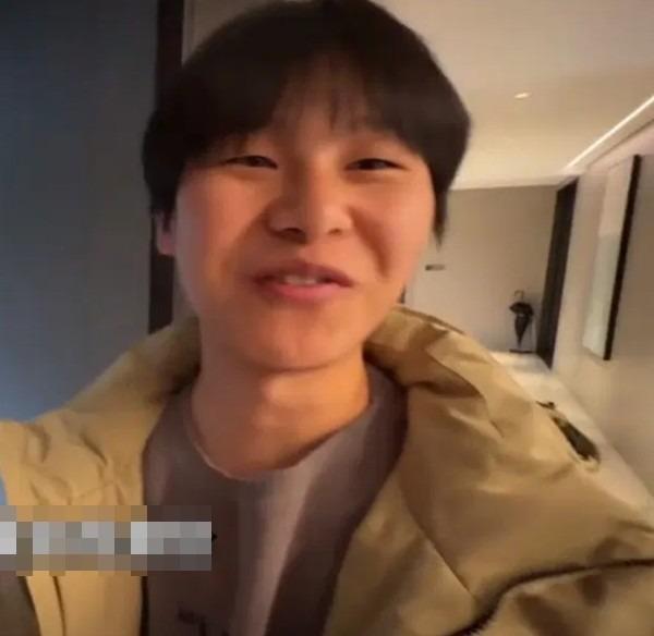 Sống nghèo khó suốt 20 năm, chàng trai mới phát hiện cha mình hóa ra là triệu phú-1