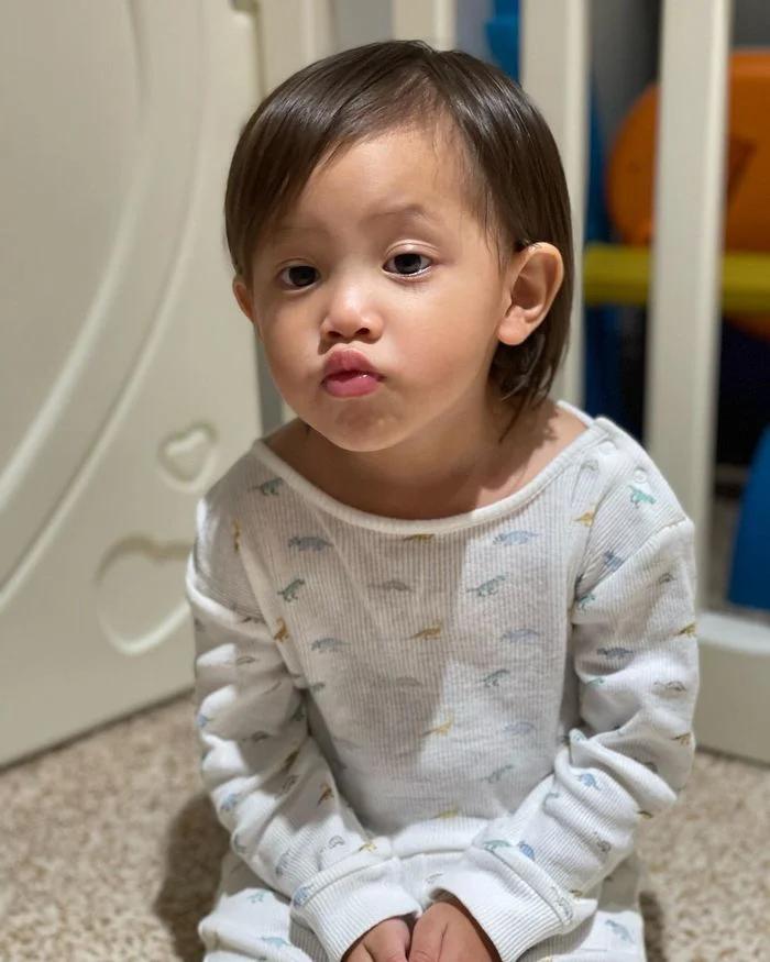 Những bà mẹ Vbiz chuộng tạo 1001 kiểu tóc cho con gái, riêng Hà Hồ luôn để tự nhiên vì lý do này!-8