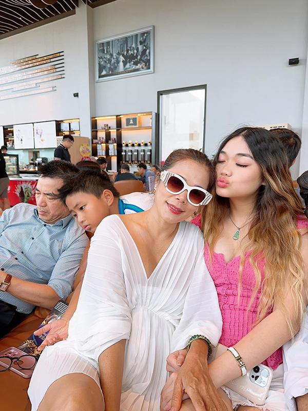 Vóc dáng khi lớn lên của 2 con gái Mỹ Lệ thay đổi như thế nào?-7