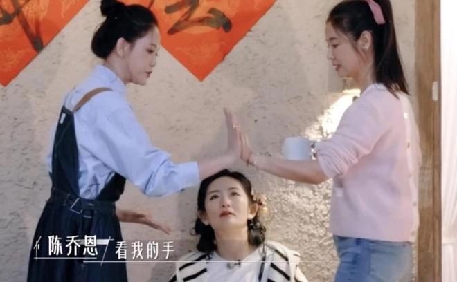 Lâm Tâm Như và Trần Kiều Ân gây xôn xao vì nhan sắc thật ở tuổi U50?-1